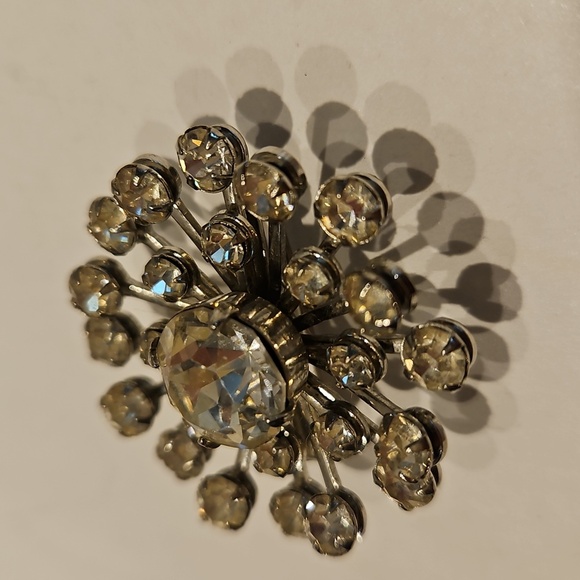 Vintage Brilliant Rhinestone & Silvertone Brooch - Picture 2 of 4